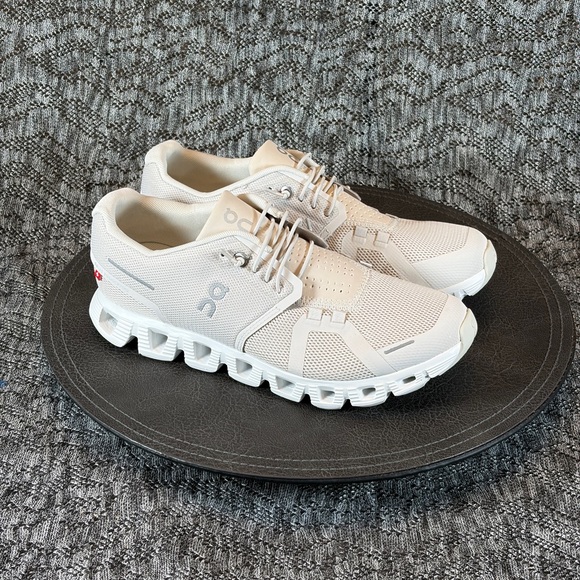 ON Cloud 5 Running Shoes Women's 8.5 Pearl white - Picture 4 of 10